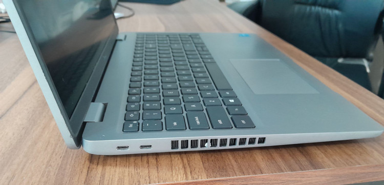 لپ تاپ دل مدل Latitude 3520-i5 1135G7 16GB 256SSD MX350 L سایز 15.6 اینچی استوک