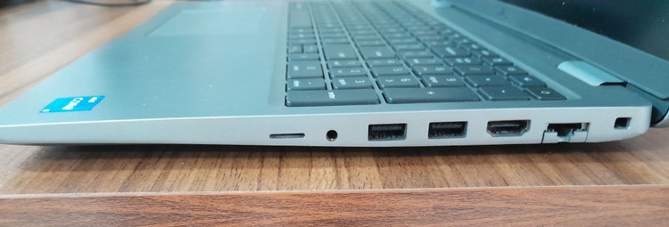 لپ تاپ دل مدل Latitude 3520-i5 1135G7 16GB 256SSD MX350 L سایز 15.6 اینچی استوک