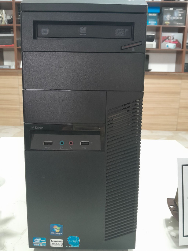 کیس استوک لنوو ThinkCentre Tower - پردازنده Core i3 نسل ۲ - رم ۴ گیگ DDR3 - حافظه ۵۰۰ گیگ HDD