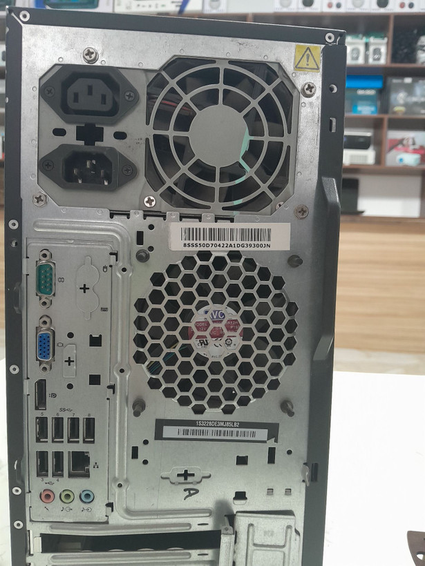 کیس استوک لنوو ThinkCentre Tower - پردازنده Core i3 نسل ۲ - رم ۴ گیگ DDR3 - حافظه ۵۰۰ گیگ HDD