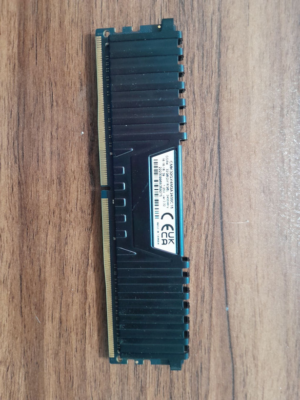 رم دسکتاپ کورسیر مدل Vengeance LPX 16GB DDR4 2400MHz CL16 استوک