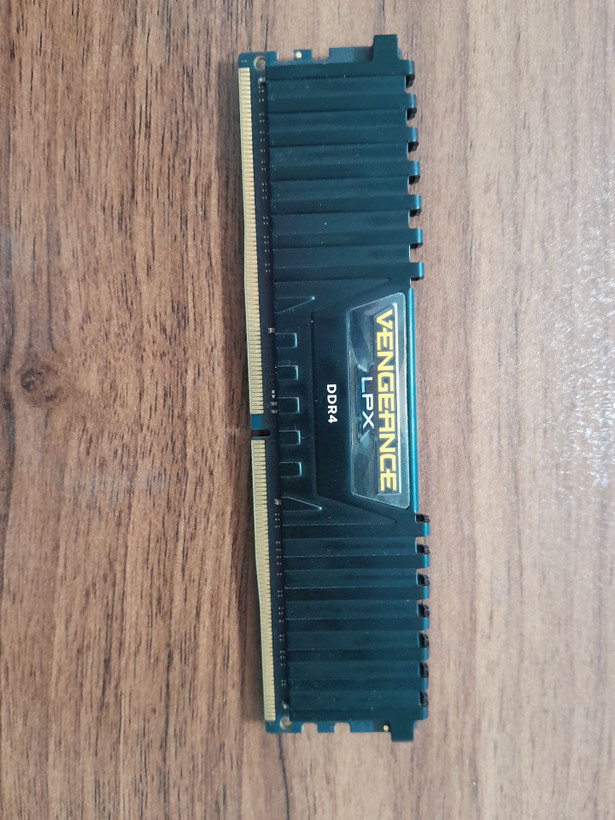 رم دسکتاپ کورسیر مدل Vengeance LPX 16GB DDR4 2400MHz CL16 استوک